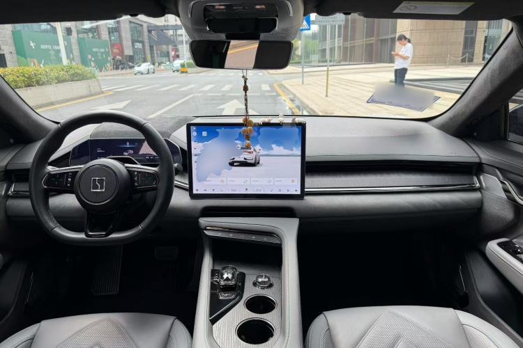 Used Zeekr 001 2023 WE Edition 86 kWh Center Console