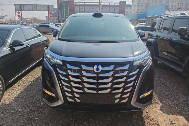 Used Denza D9 2025 DM-i Intelligent Drive 1020 Four-Wheel Drive Flagship Model
