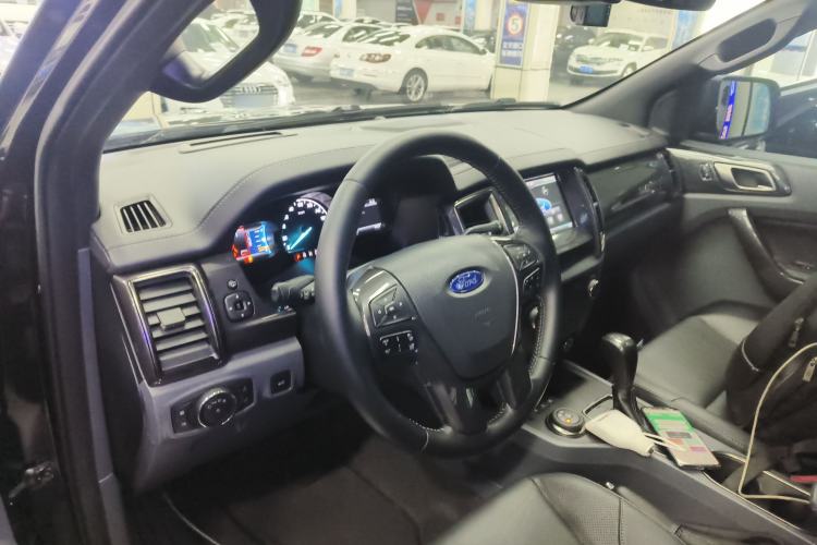 Used Ford Everest 2016 2.0T Gasoline Automatic 4x4 Flagship Edition Center Console