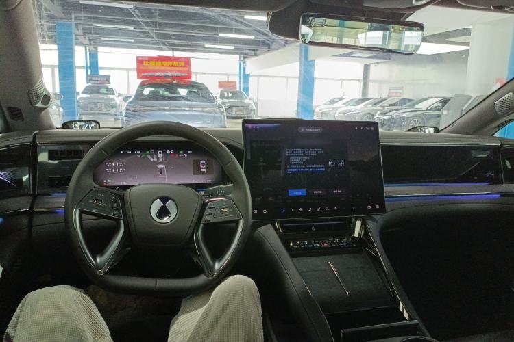 Used Denza Z9 2024 1100 km Four-Wheel Drive Max Version Center Console