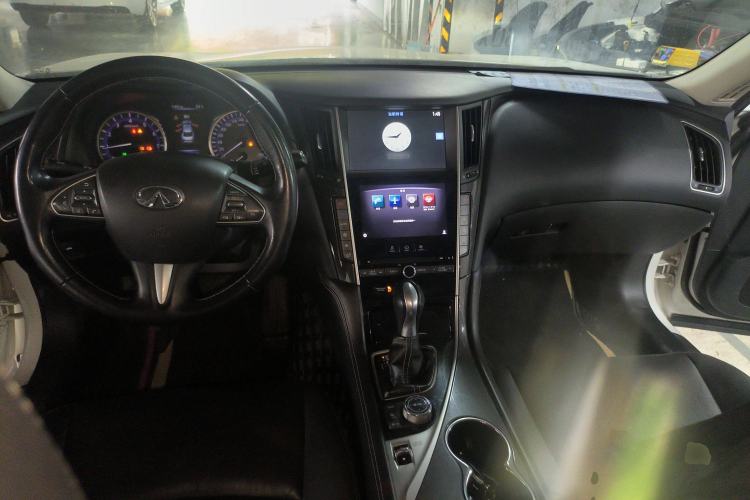 Used Infiniti Q50 2014 2.0T Comfort Edition
