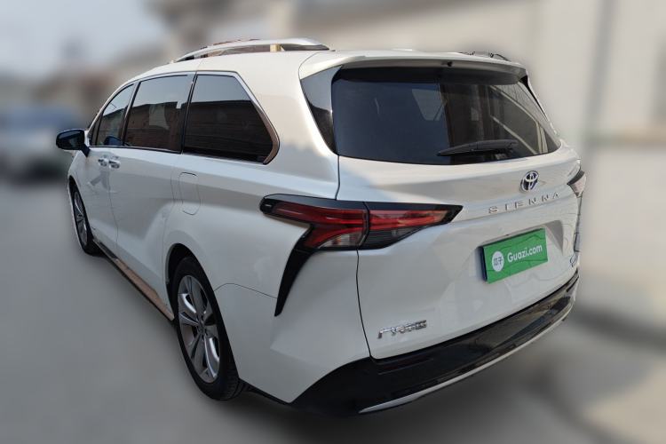 Used Toyota Sienna 2023 2.5L Hybrid Deluxe Edition