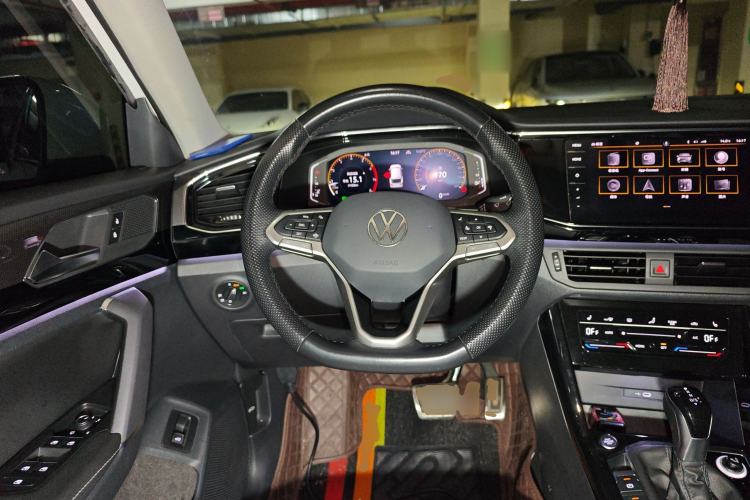 Used Volkswagen Tayron X 2020 330TSI Two-Wheel Drive Luxury Smart Connectivity Version Steering Wheel