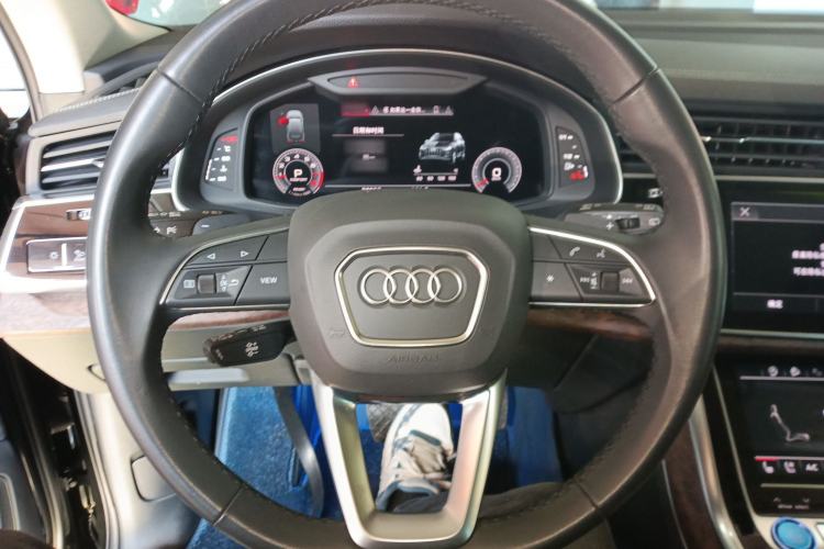 Used Audi Q7 2023 45 TFSI quattro S line Sport model Steering Wheel