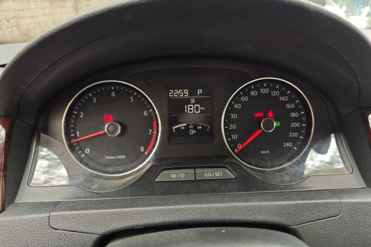 Used Volkswagen Santana 2013 1.6L Automatic Luxury Edition Instrument Cluster