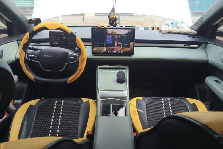 Used Roewe D6 2025 450km Deluxe Edition
