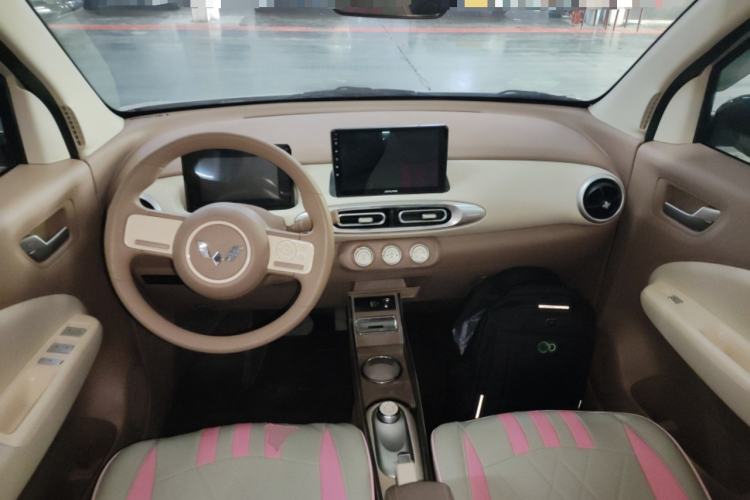 Used Wuling Hongguang MINIEV 2025 Four-Door Version Advanced Edition Center Console