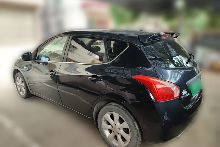 Used Nissan Tiida 2013 1.6L CVT Cool Cafe Edition
