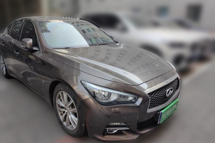 Used Infiniti Q50 2014 3.7L Luxury Edition Front Right 45 Deg