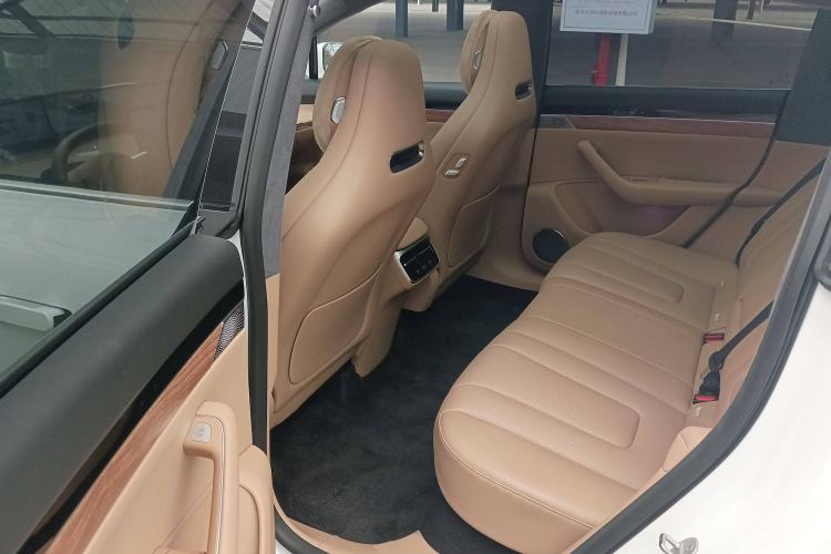 Used Hima Luxeed R7 2024 All-Electric 736 km Ultra Left Rear Seat