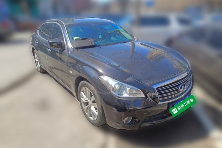 Used Infiniti Q70 2013 Q70L 2.5L Comfort Edition Front Right 45 Deg