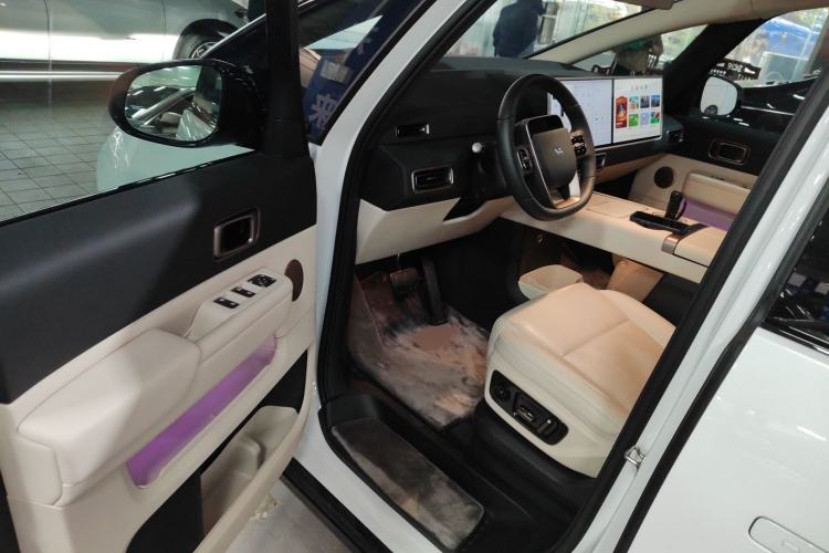 Used Li Auto MEGA 2025 Home Family Special Edition Interior 3