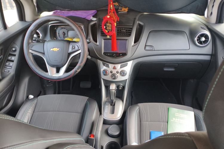 Used Chevrolet Trax 2014 1.4T Automatic Two-Wheel Drive Luxury Model Center Console
