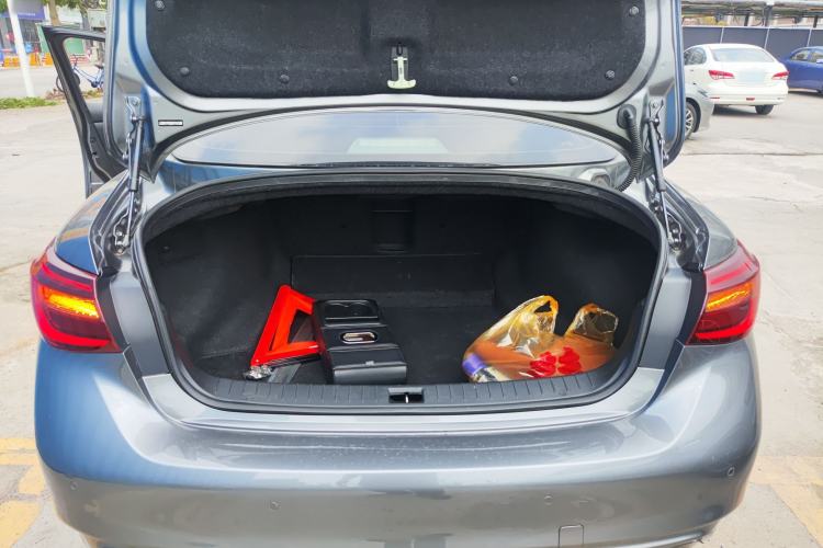 Used Infiniti Q50L 2018 2.0T Comfort Edition China VI Standard