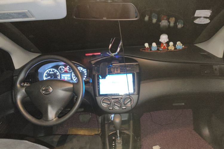 Used Nissan Tiida 2014 1.6L CVT Comfort Model Center Console