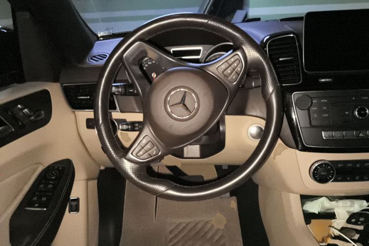 Used Mercedes-Benz GLE 2017 GLE 320 4MATIC Dynamic Model Steering Wheel