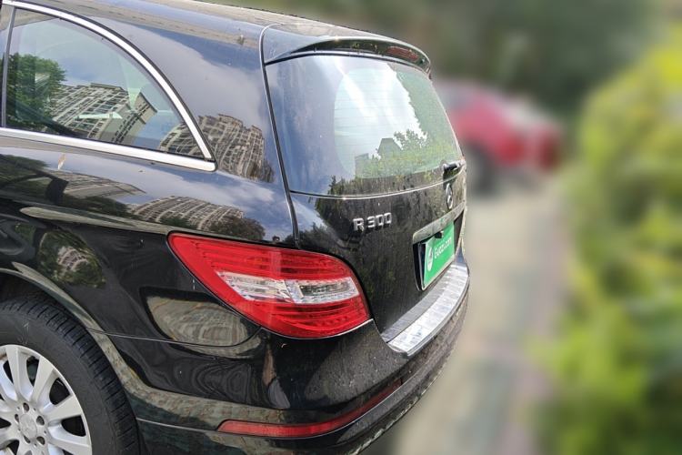 Used Mercedes-Benz R-Class 2011 R 300 L Business Model Trunk