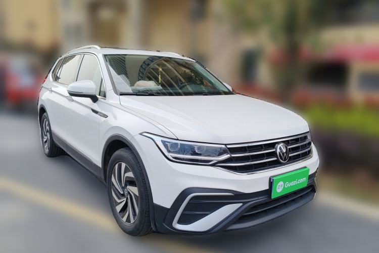 Used Volkswagen Tiguan L 2022 330TSI Automatic Two-Wheel Drive Smart Edition Front Right 45 Deg