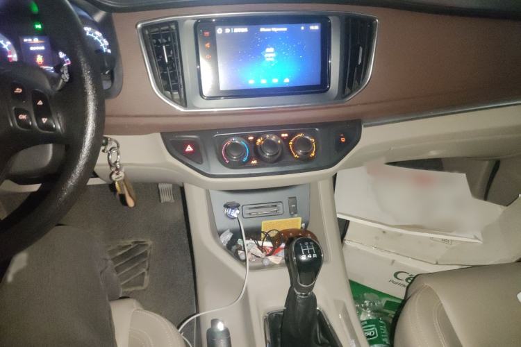 Used FORTHING Lingzhi 2020 M5L 1.6L Luxury 7-Seater Audio And AC Panel