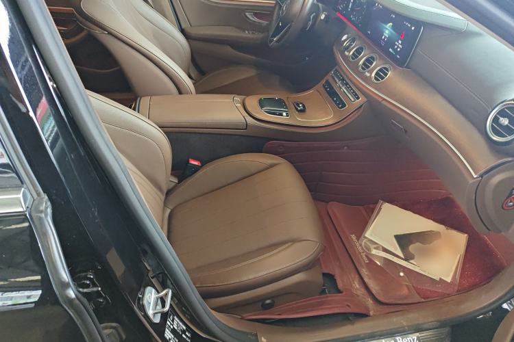 Used Mercedes-Benz E-Class 2023 Updated E 300 L Fashion Edition Right Front Seat