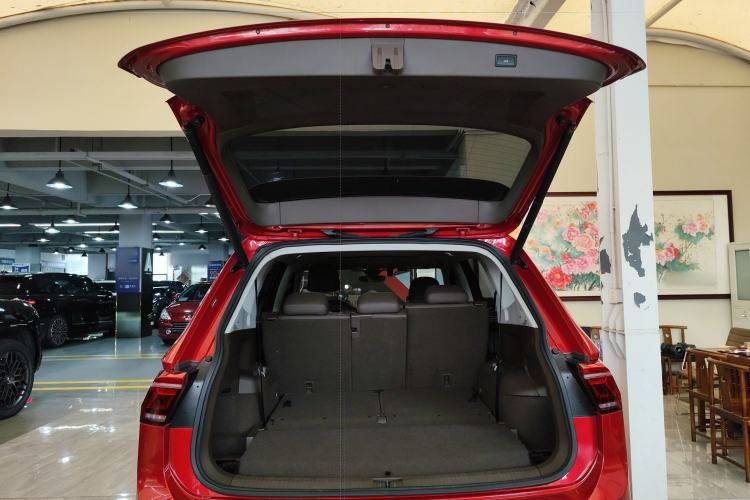 Used Volkswagen Tiguan L 2022 380TSI Automatic All-Wheel Drive R-Line Flagship 7-Seater Trunk