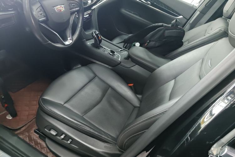 Used Cadillac XT6 2022 2.0T Six-Seater Four-Wheel-Drive Luxury Standard Edition
