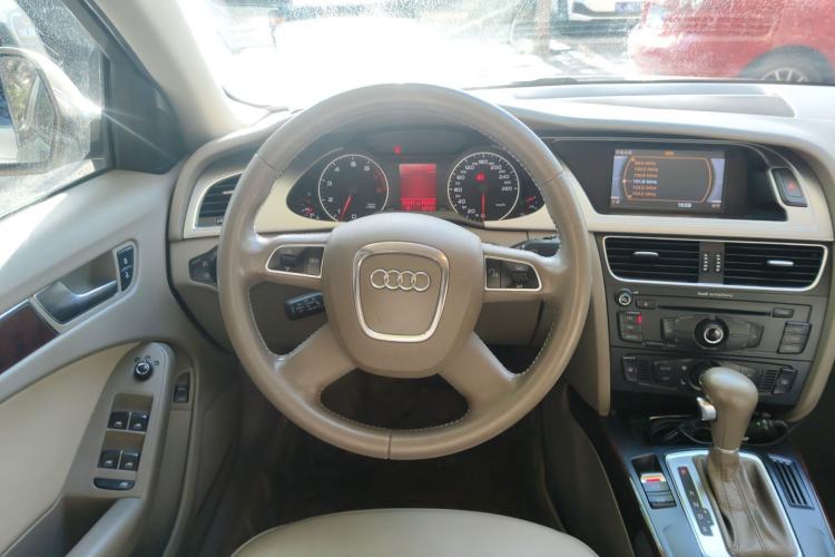 Used Audi A4L 2012 2.0 TFSI automatic Comfort trim level Steering Wheel