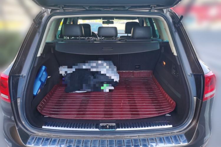 Used Volkswagen Touareg 2011 3.0 TSI High-End Version Trunk