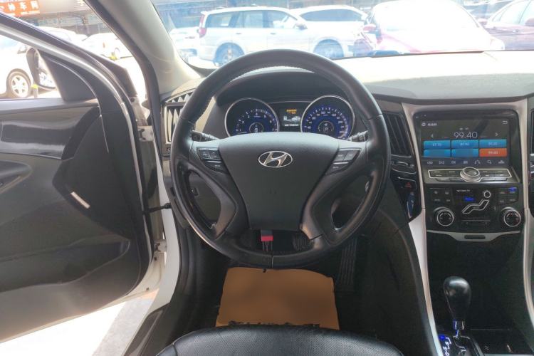 Used Hyundai Sonata 2015 Classic 2.0L Automatic Luxury Edition Steering Wheel