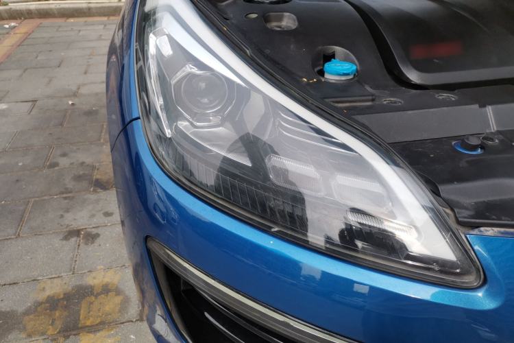 Used Zotye SR9 2017 2.0T Automatic Ultimate Edition Right Front Headlight