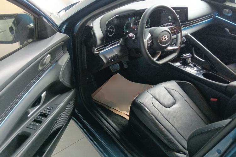 Used Hyundai Elantra 2023 1.5L CVT LUX Prestige Edition