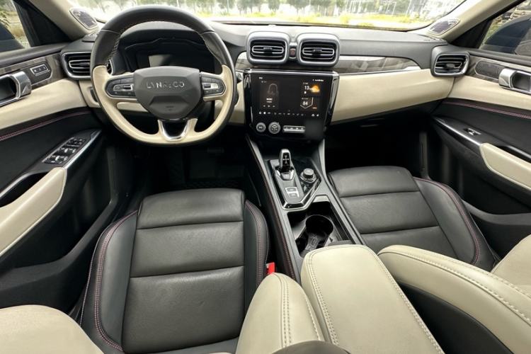 Used Lynk & Co 02 2022 2.0T DCT Shine Pro Interior 2