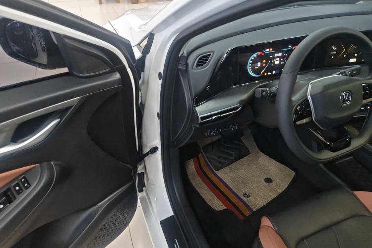 Used CHANGAN Eado 2023 Changan Edition PLUS Blue Whale NE 1.4T GDI DCT Prestige Version
