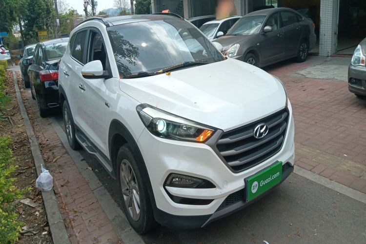 Used Hyundai Tucson 2015 1.6T Dual-Clutch Two-Wheel-Drive Smart Model Front Right 45 Deg