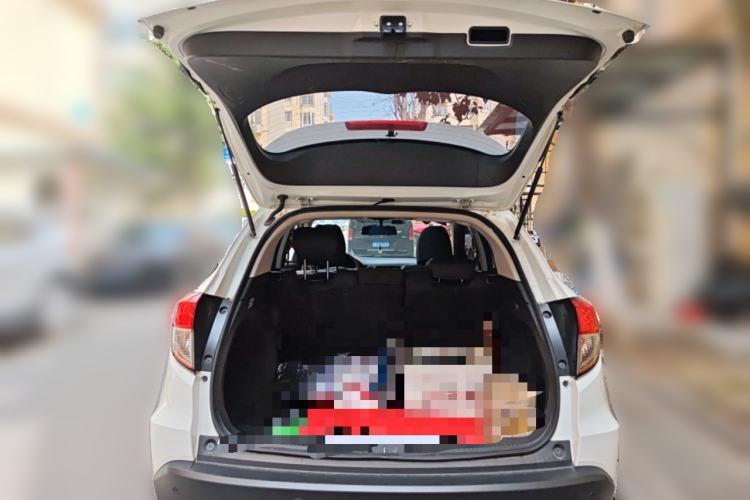 Used Honda Vezel 2020 1.5L CVT Elite Edition Trunk