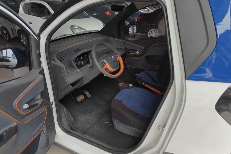 Used Baojun E100 2019 250KM Smart Drive Edition Left Front Seat