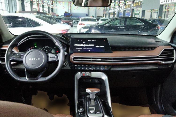 Used Kia Sportage R 2021 Ace 2.0L Splendid Edition Center Console