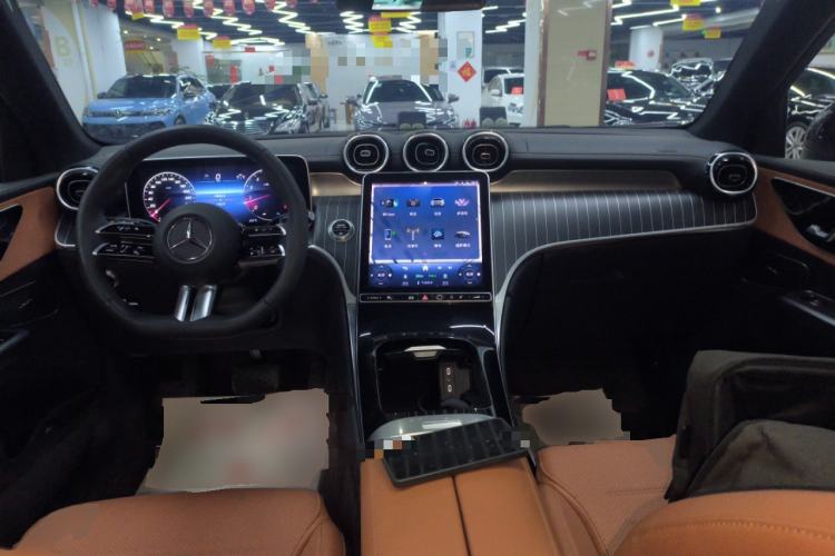 Used Mercedes-Benz GLC 2023 GLC 300 L 4MATIC Dynamic Edition 5-seater Center Console