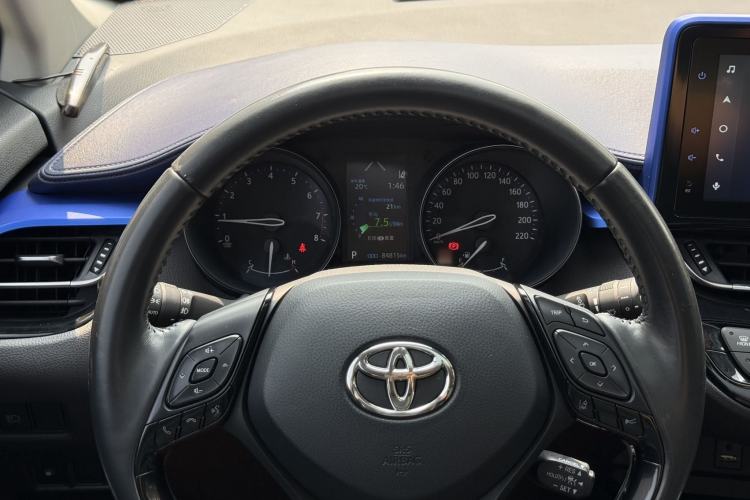 Used Toyota C-HR 2021 2.0L Luxury Edition Interior 6