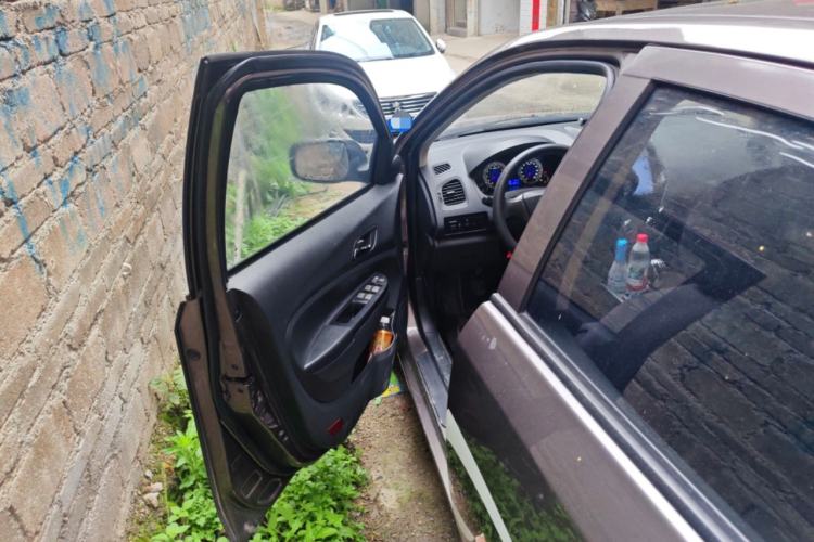 Used Geely Auto Diamond 2015 Sedan 1.5L Manual SuperDeluxe Model Driver Seat