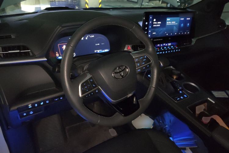 Used Toyota SIENNA 2021 2.5L Hybrid Platinum Edition Steering Wheel