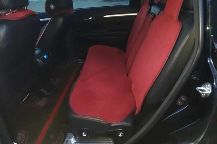 Used Toyota Highlander 2015 2.0T Four-Wheel Drive Luxury Navigation Version with 7 Seats
