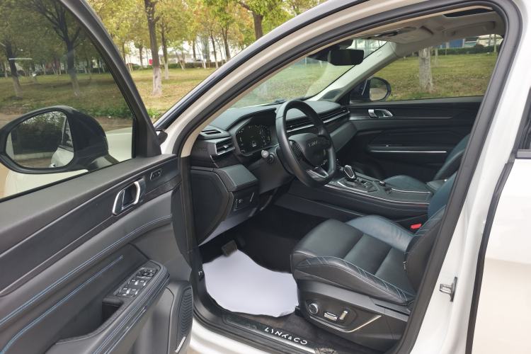 Used Lynk & Co 05 2020 2.0TD Two-Wheel Drive Shine Halo Interior 1