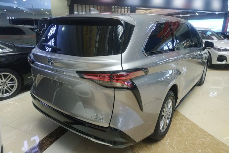 Used Toyota SIENNA 2021 2.5L Hybrid Luxury Edition Rear Right 45 Deg