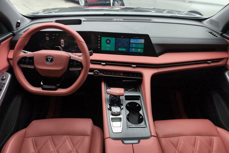 Used CHANGAN CS75 PLUS 2023 3rd Generation 1.5T Automatic Pilot Model Center Console