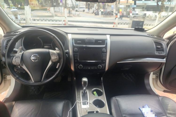 Used Nissan Teana 2014 2.5L XL Upper Tech Edition Center Console