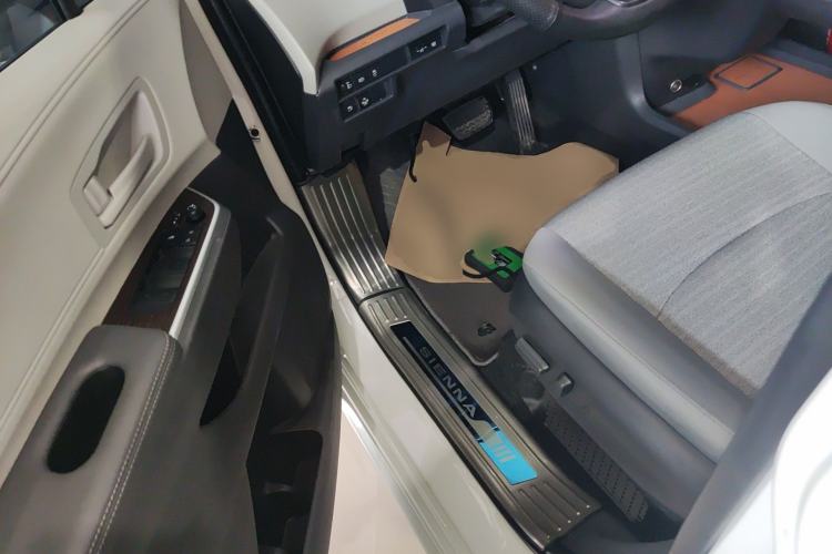 Used Toyota SIENNA 2024 2.5L Hybrid Comfort Edition Driver Seat