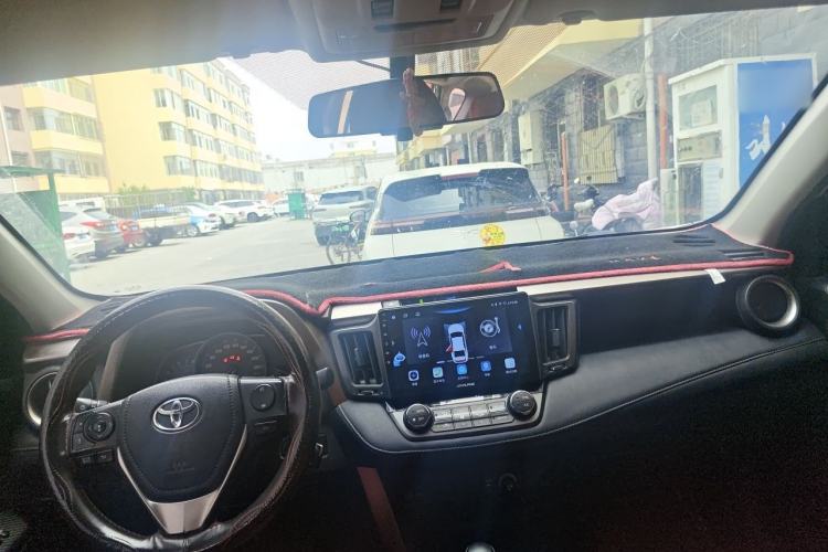 Used Toyota RAV4 2015 2.0L CVT Two-Wheel Drive Fashion Edition