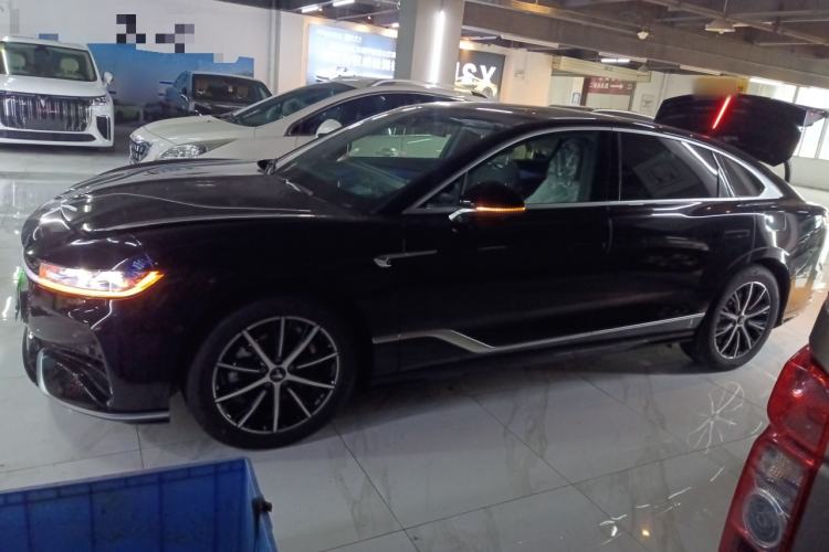 Used VOYAH PASSION 2024 PHEV Four-Wheel Drive Ultra-Long Range Executive Edition