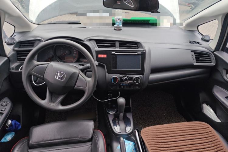 Used Honda Fit 2014 1.5L LX CVT Comfort Model Center Console